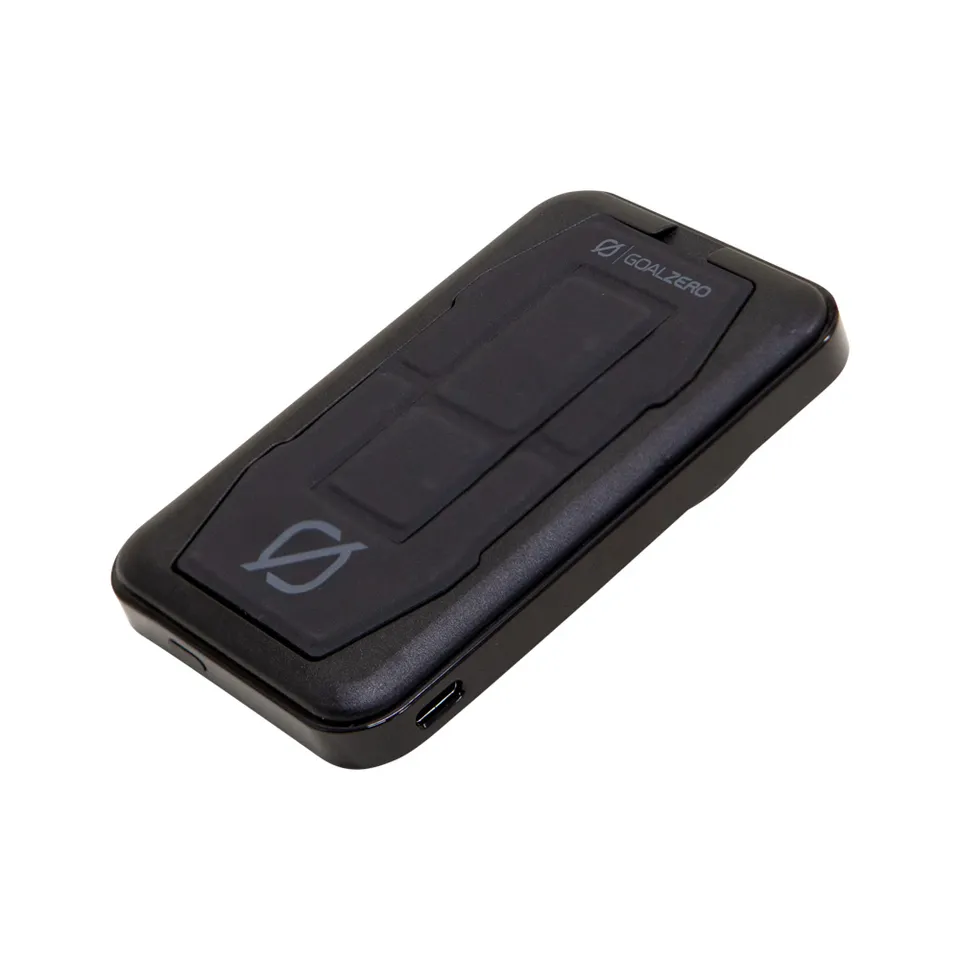 goal-zero-outrider-18-magnetic-power-bank-magsafe-compatible-5-000mah-pocket-bat image 1