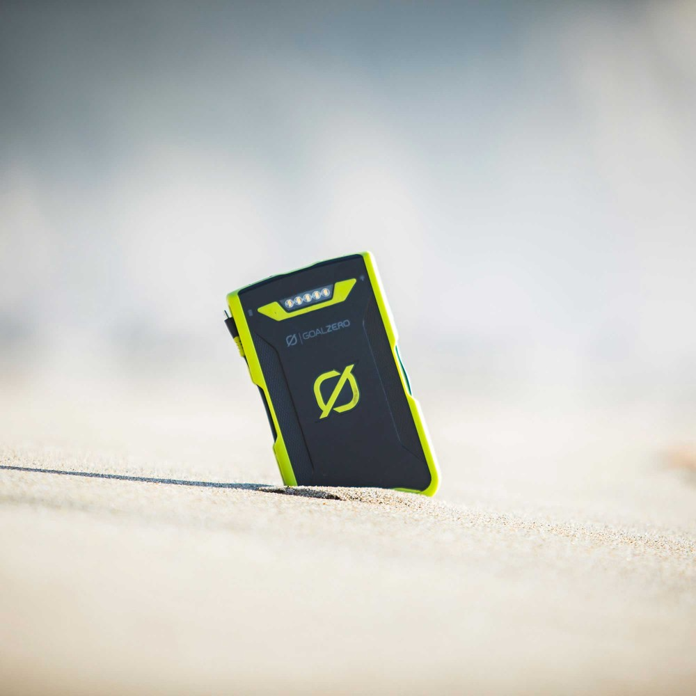 goal-zero-venture-70-power-bank-micro-lightning-19-200mah-ip67-waterproof-charge image 6