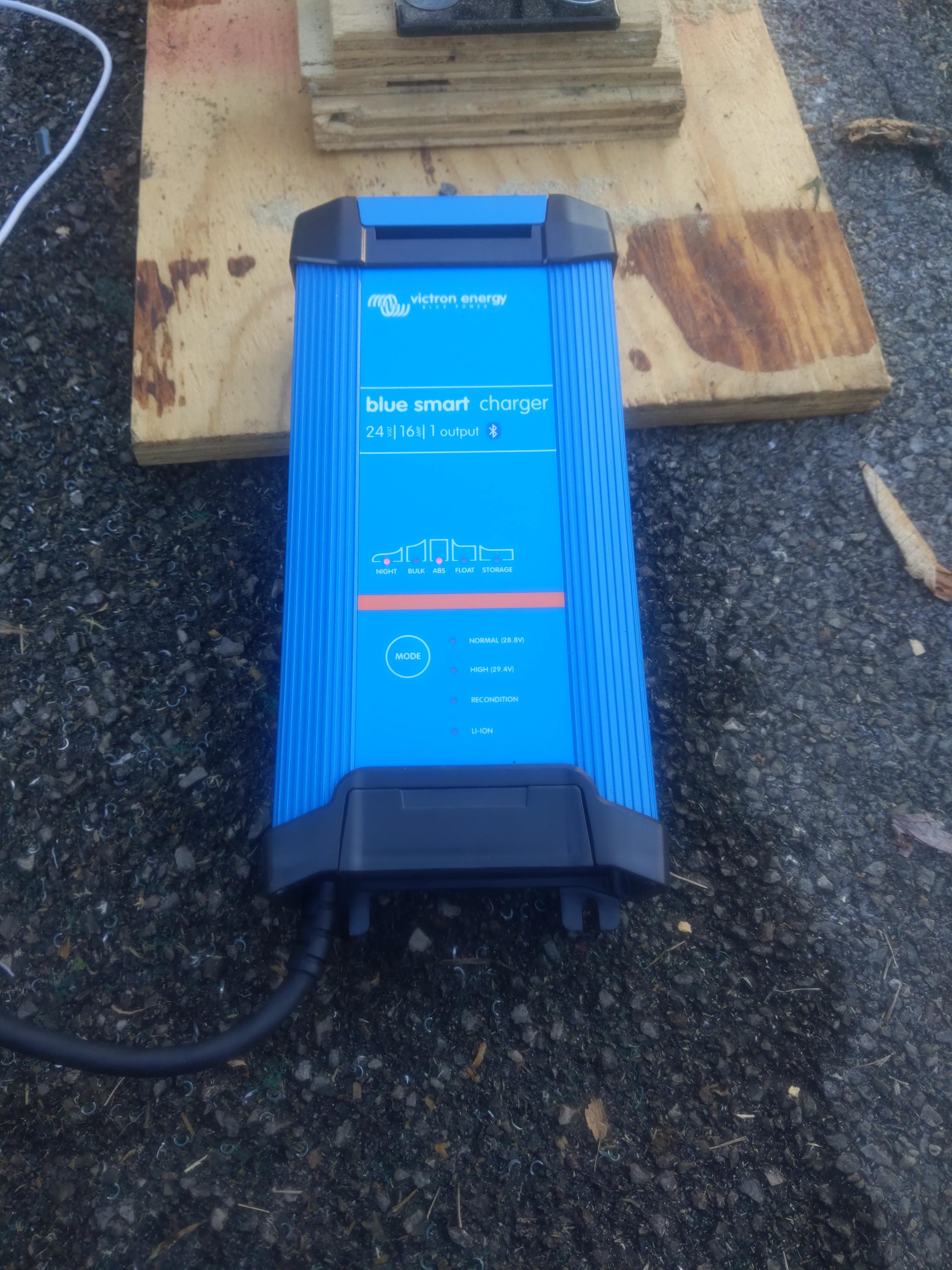 Charges my 24V bank fast