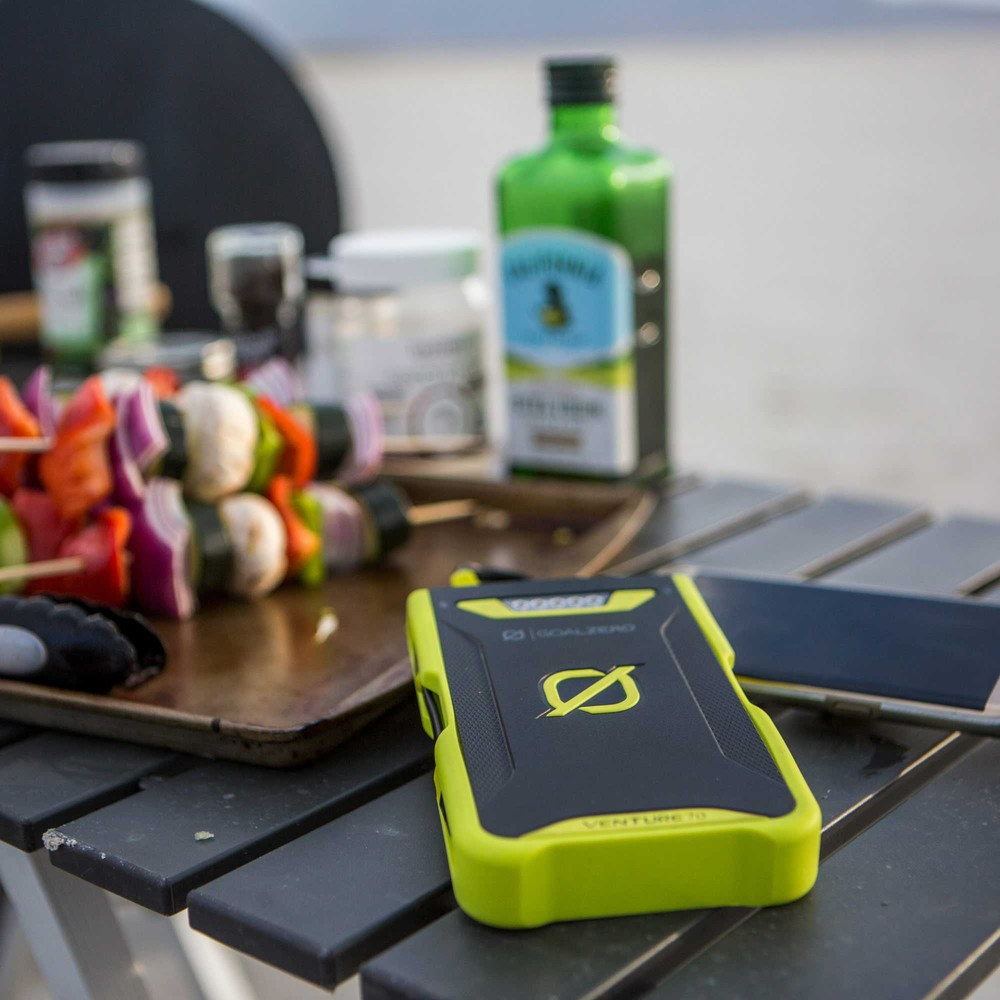 goal-zero-venture-70-power-bank-micro-lightning-19-200mah-ip67-waterproof-charge image 5