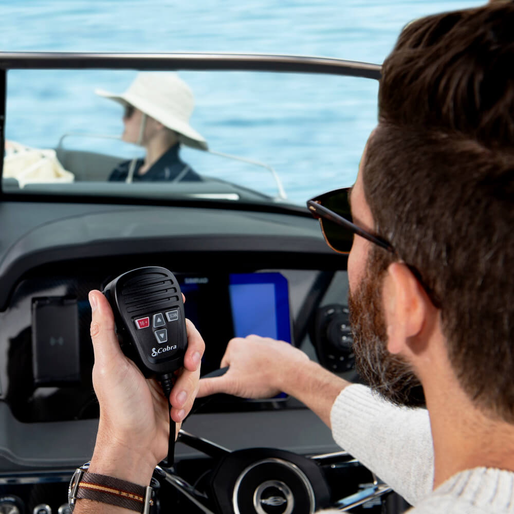 cobra-bluebound-1350-fixed-mount-marine-vhf-radio-gps-waypoint-navigation-class- image 6