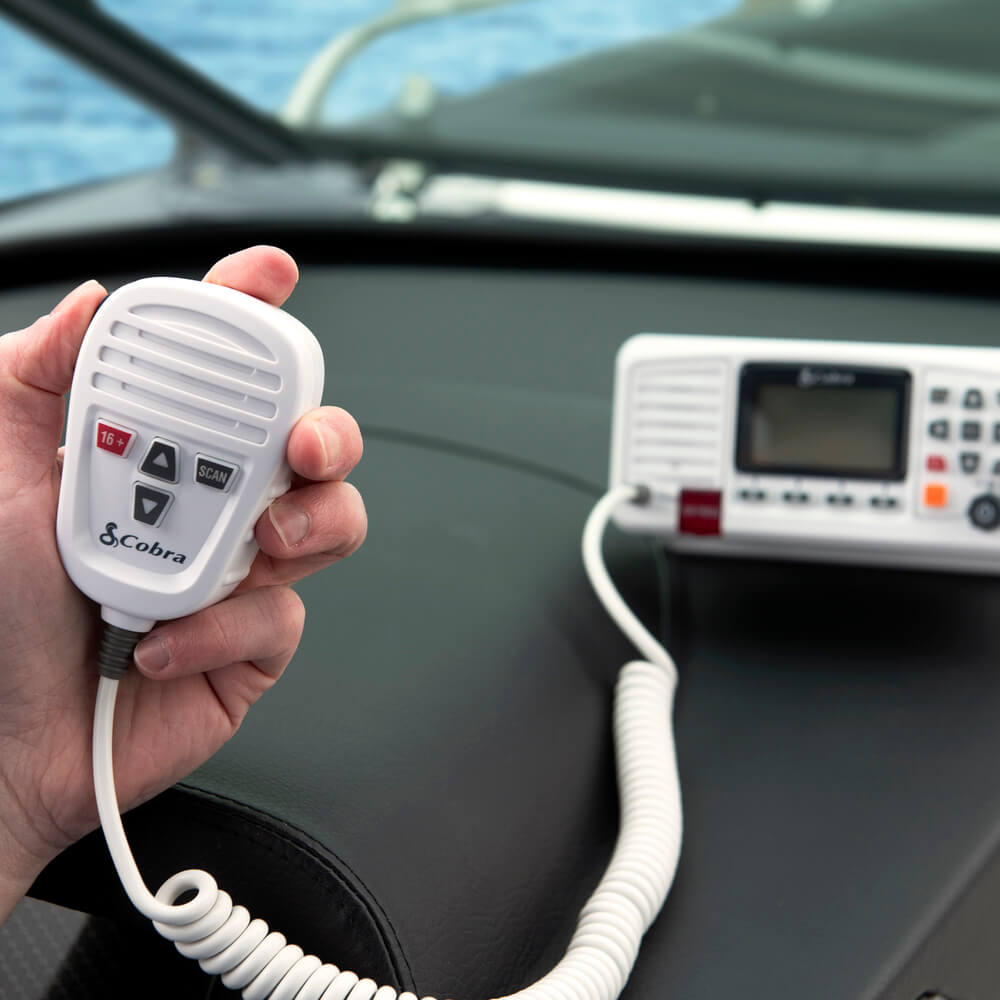 cobra-bluebound-1350-fixed-mount-marine-vhf-radio-gps-waypoint-navigation-class- image 8