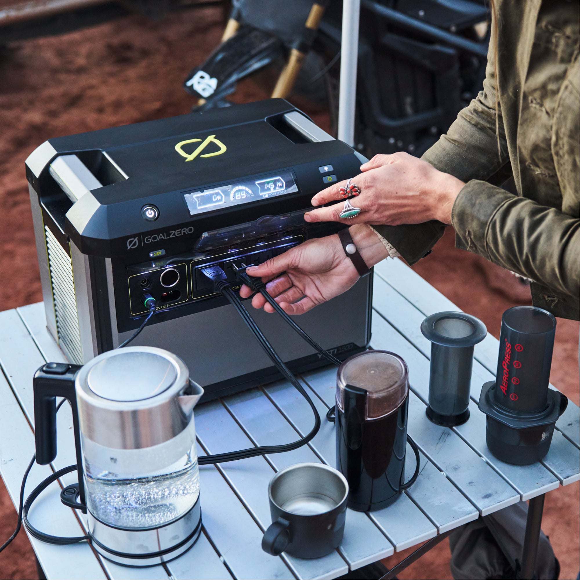 goal-zero-yeti-1000-6th-gen-portable-power-station-998wh-2-000w-inverter image 3