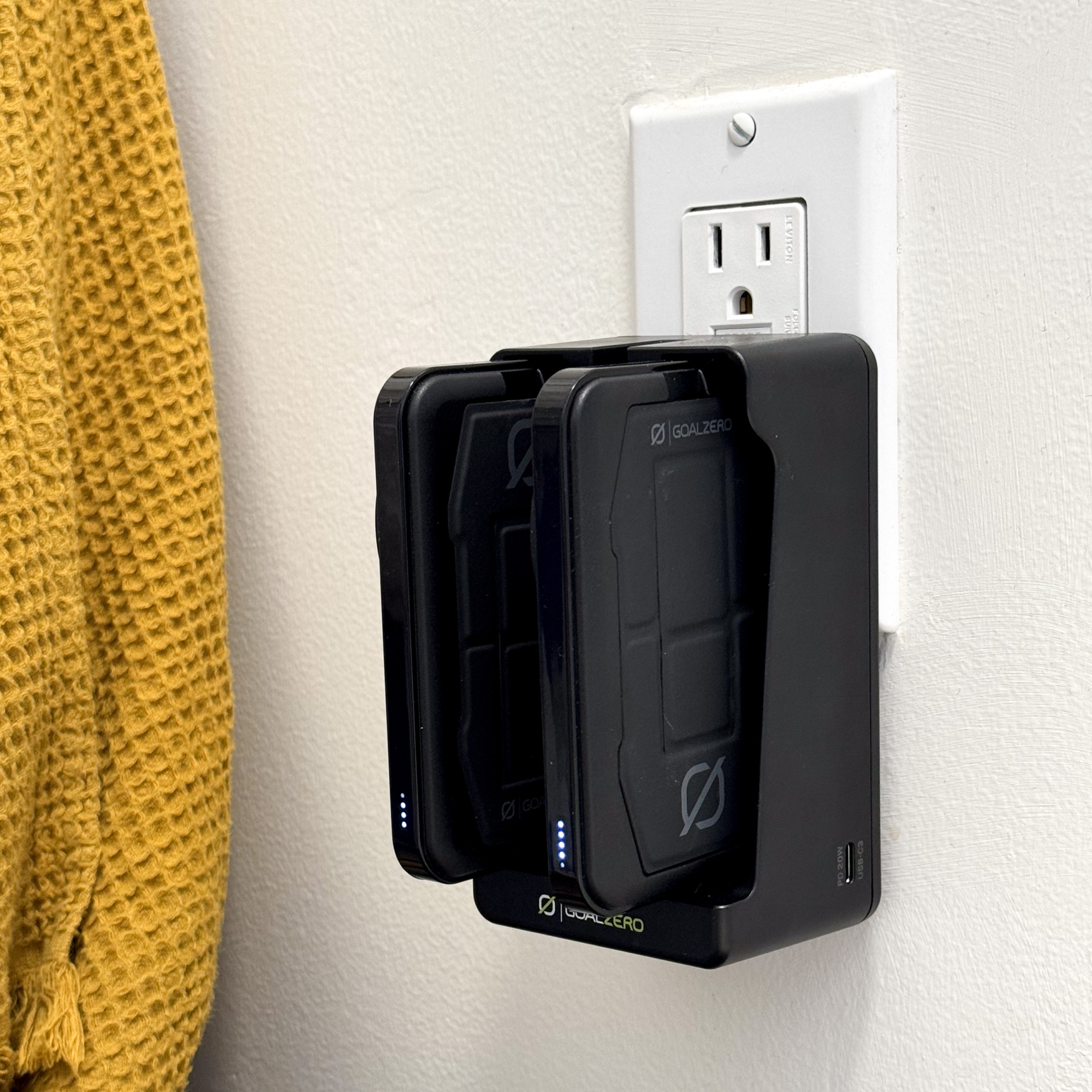goal-zero-outrider-charging-dock-wall-outlet-charger-for-outrider-18-magsafe-pow image 3