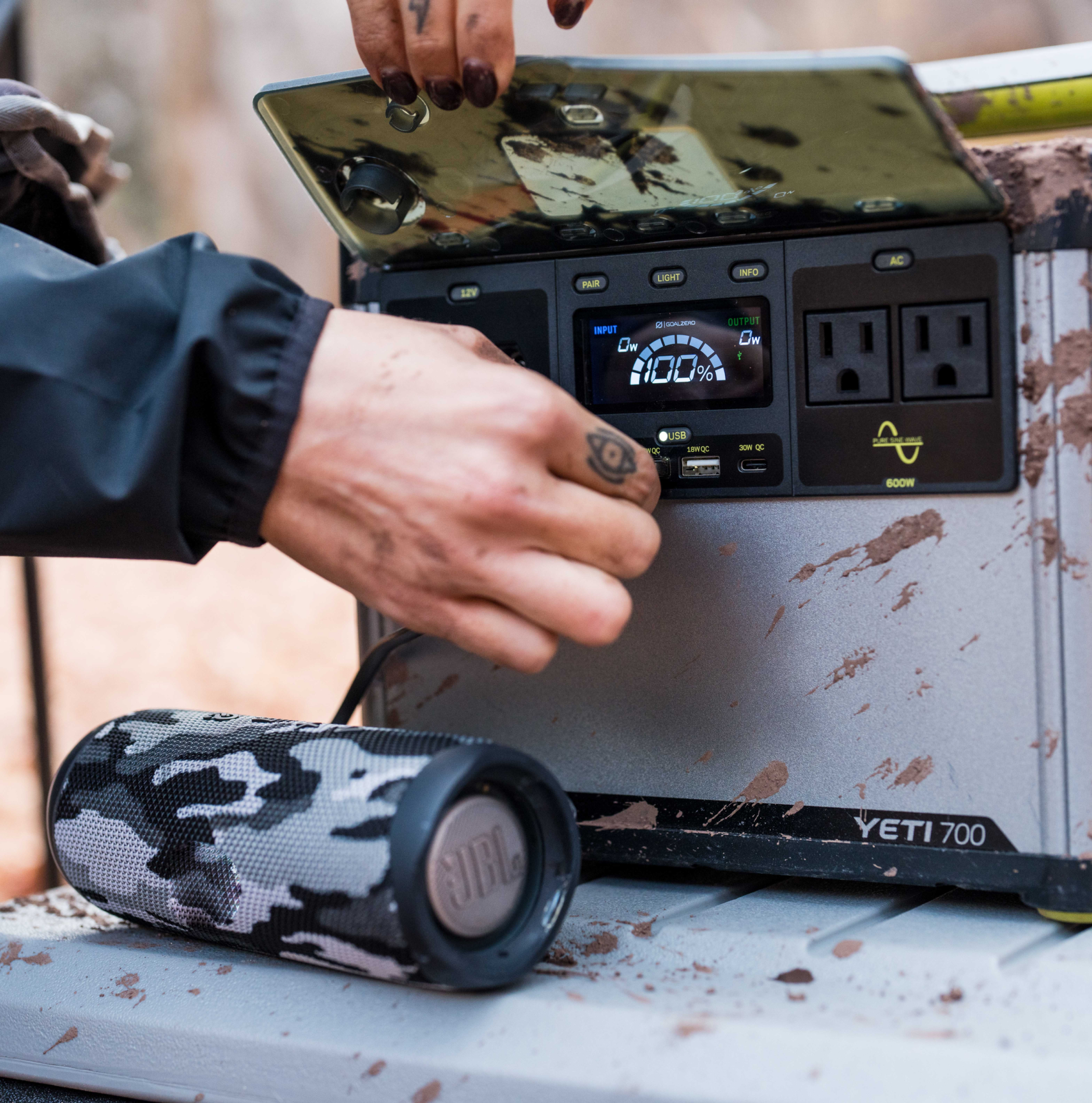 goal-zero-yeti-700-portable-power-station-677wh-lifepo4-battery-6th-gen-rugged-d image 8